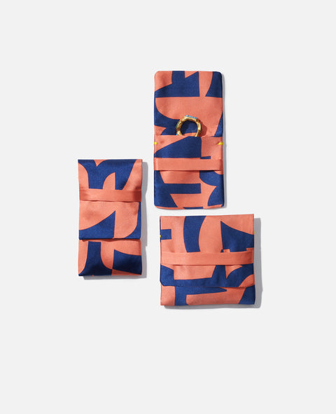 Emerald Motif Ring - 18kt White Gold and Emerald